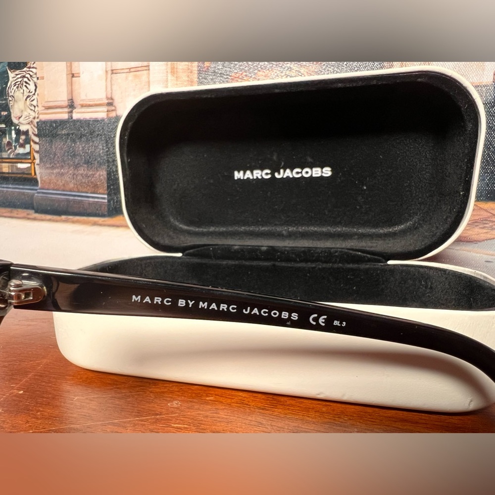 Marc by Marc Jacobs sunglasses with case - Picture 4 of 8